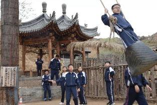 彝族古镇吃瓜群众,吃瓜群众的欢乐盛宴