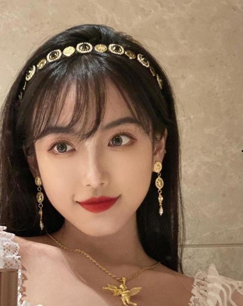 明星戴黑白发箍,明星们的时尚新宠