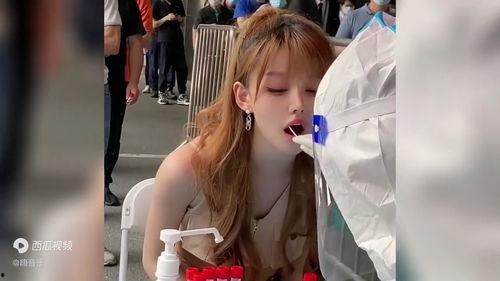 核酸检测网红美女视频,颜值与实力并存