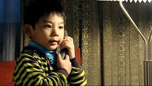 女孩警局吃瓜,女孩意外成为吃瓜群众，揭秘案件背后故事