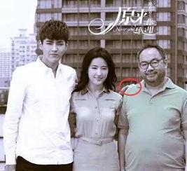 韩国男生与明星合影,揭秘明星与粉丝的幕后互动瞬间”